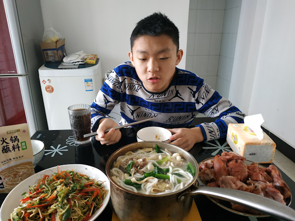 年饭
饭量太小，所以只能少做几个菜。
