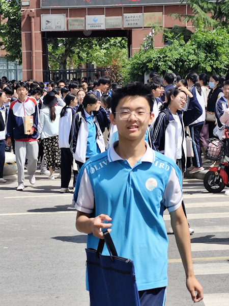 学业水平考试
今天是学考第一天，上午刚考完语文。
