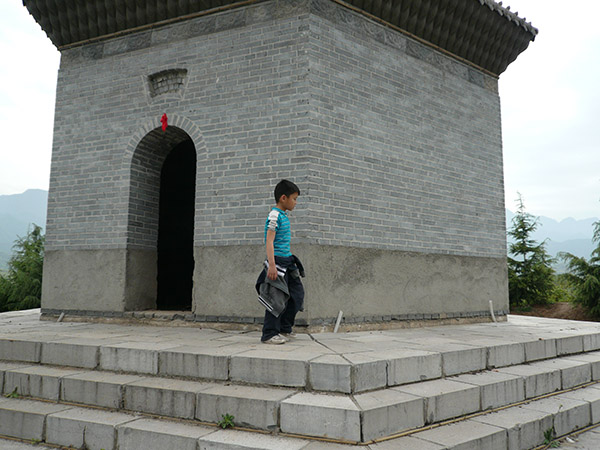 塔
聚仙台度假村中的塔，远处看着不错，走近了看里面空空如也，推测就是造景的。
