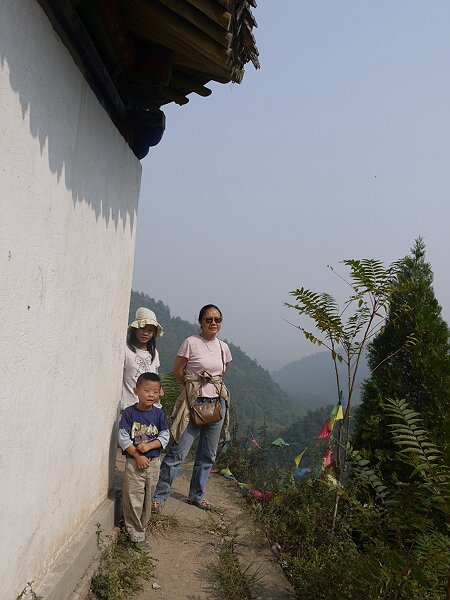 梳妆台
从三霄洞往上有个小庙，叫梳妆台，不知供奉的是什么神仙。以前没上来过。
