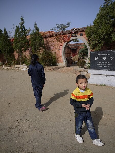 仙游寺
仙游寺还是以前的样子，门口的灯罩是一个搪瓷盆。
