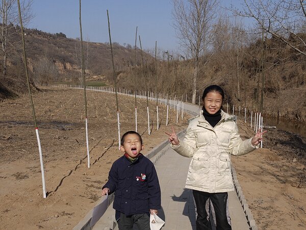 去后河
上周五正式开始放寒假，周六周日在家呆了两天，今天到后河野餐。新修好的步道静悄悄的，河里有一些野鸭子。
