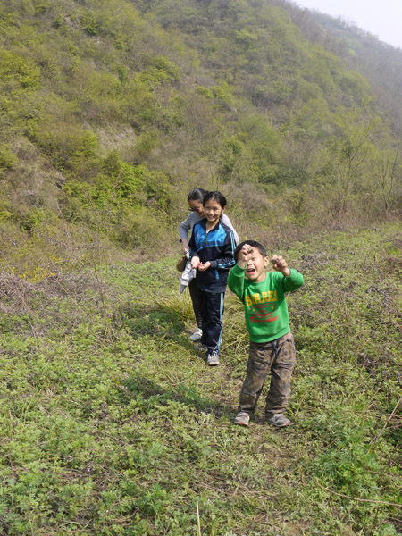 胜利了
在竹林中遇到了安乐宫的道长，确认这条小路可以走到安乐宫。大家历尽辛苦走出竹林，高声欢呼“胜利了！”
