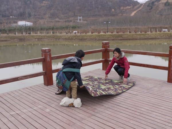 小灵山湿地公园
离开善庆寺，沿公路一直走下来就是小灵山湿地公园，大家都饿了，准备野餐的时候太阳不见了。
