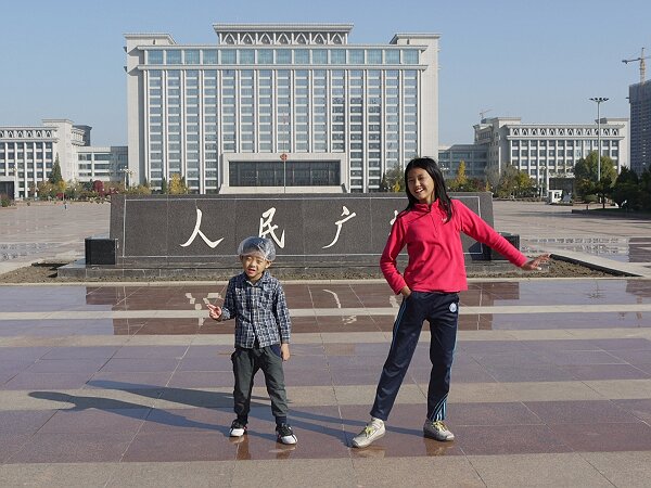 人民广场
去宁夏博物馆的路上路过人民广场，背后的是自治区政府大楼。
