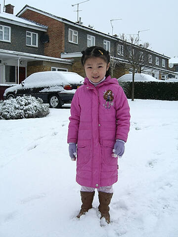 英国雪灾
下了一晚上的雪，这个国家就瘫痪了。
