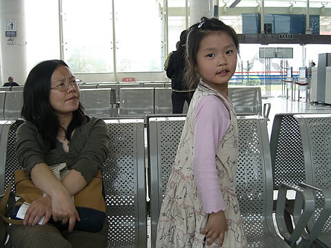 杨凌
准备回成都。火车站候车厅空空荡荡，小地方和大城市确实不一样。
