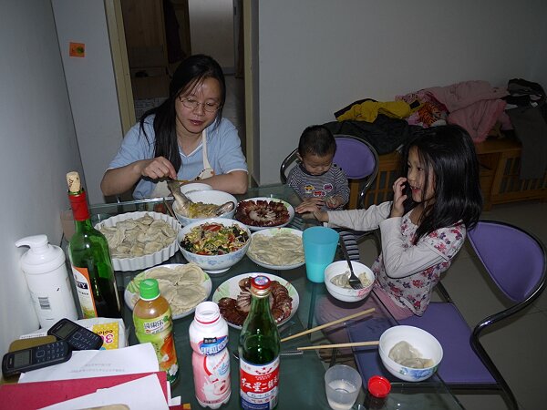 年夜饭
预计半夜的饭可能吃不成，就把饺子也挪到晚饭吃了。
